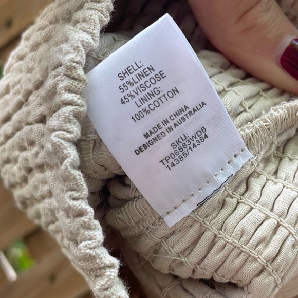 Meshki Textured Highneck Cropped Top - Picture 3 of 4